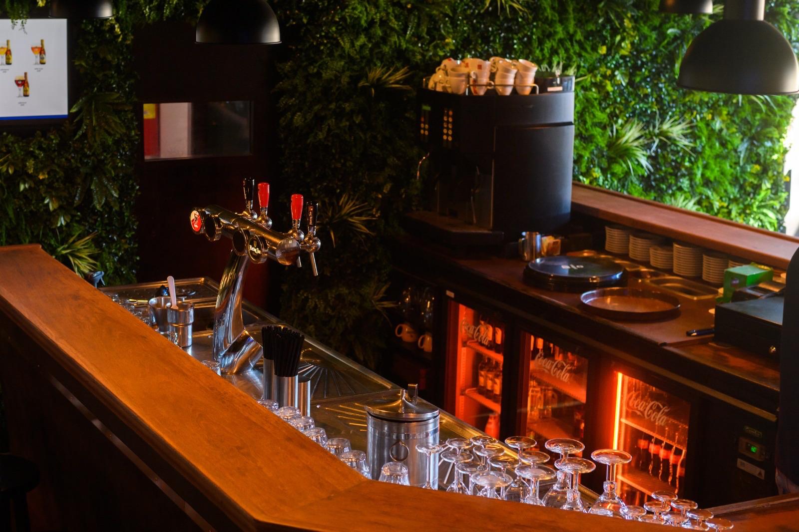 Bar & Terrace