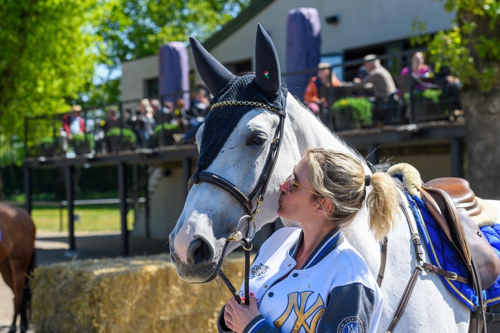 Thé Outdoor Arena